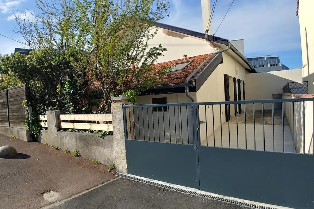 Comme A La Maison Cenon Exterior foto